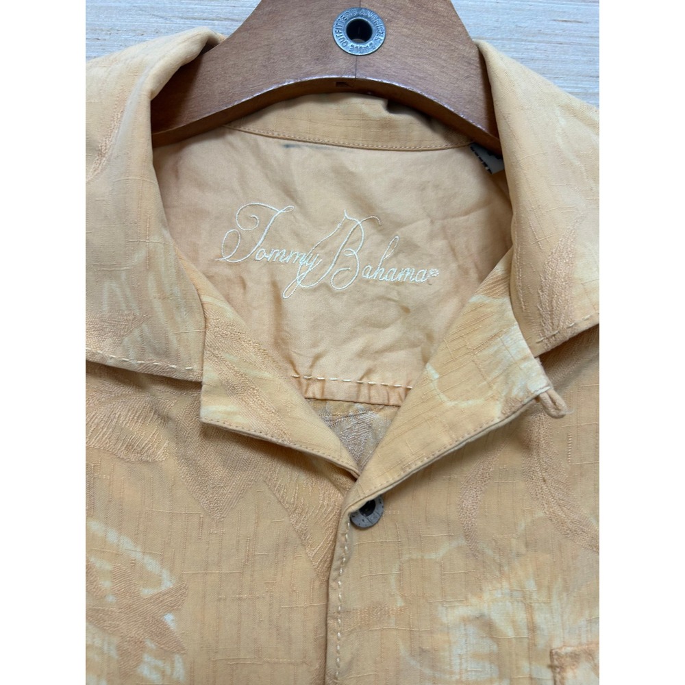 Tommy Bahama Floral Camp Shirt Mens Medium Tropical Aloha Button Up - Picture 2 of 8